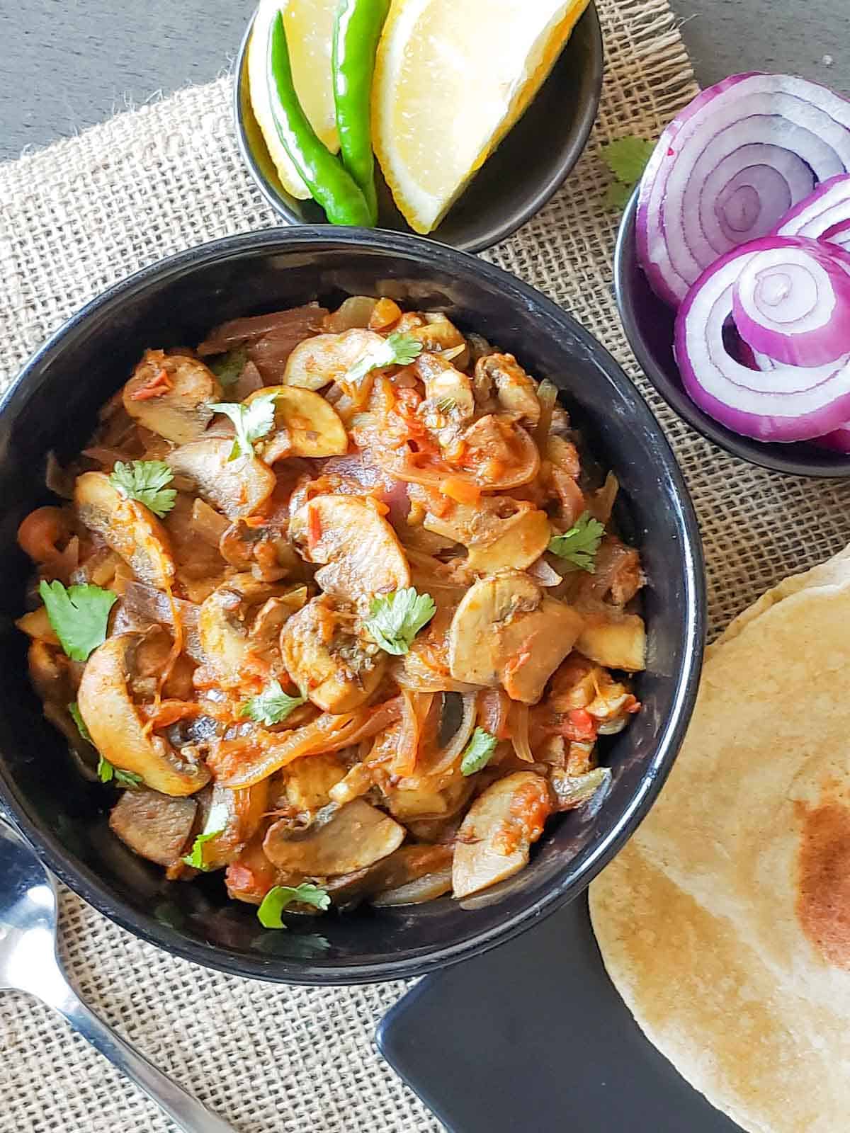 ONION MUSHROOM CURRY